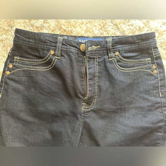 SANTANA Cuffed Dark Wash Denim Rolled Cuff Capri Jeans. Size 8 - Picture 7 of 8